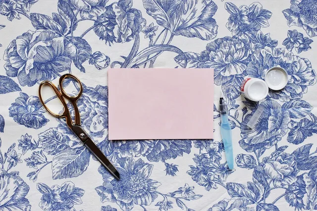 table, paper, envelope, scissors, paste, glue, blue paper, blue table, envelope, envelope, envelope, envelope, scissors, scissors, glue, glue, glue, glue, glue. Memory display practice for a weekend: reversible paste and mat windows