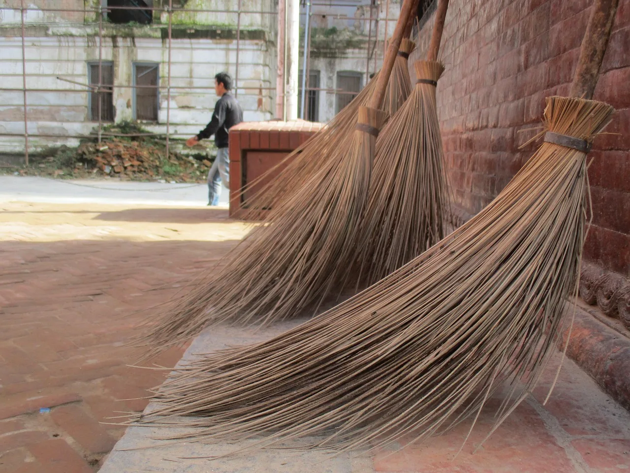 cleaning, sweeper, housework, housekeeping, vacuuming, brush, brown clean, sweeper, sweeper, sweeper, sweeper, sweeper, housekeeping, housekeeping, housekeeping, housekeeping. Cleaning: the archive mistake that does the most damage at home