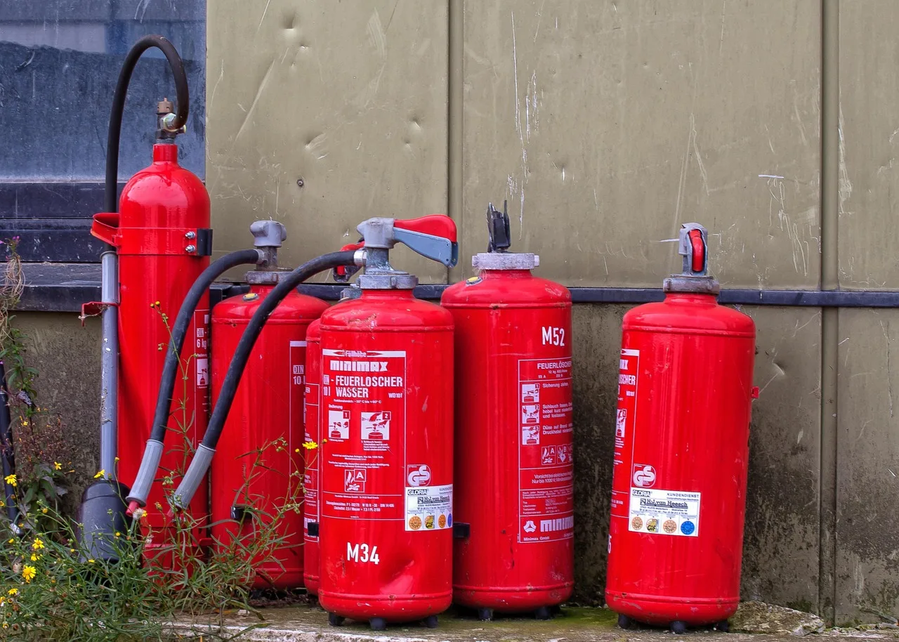 fire extinguisher, fire, fire fighting, fire extinguishing, fire fighters, hose, nature, mission, rescue, equipment, respiratory protection, clear, extinguish fire, gas mask, flames, water, burn, combustion, red, danger, emergency, exercise. Document preservation: borrowing fire planning from professional archive models